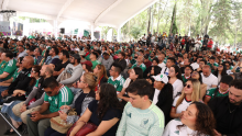 Cientos de capitalinos han acudido a las transmisiones gratuitas del Mundial 2026. @ClaraBrugadaM