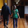 La mandataria publicó una fotografía donde se le observa caminando por los pasillos de Palacio Nacional junto a su esposo, Jesús María Tarriba, ambos listos para seguir las acciones del partido disputado en Zapopan, Jalisco (Foto: Especial) La mandataria publicó una fotografía donde se le observa caminando por los pasillos de Palacio Nacional junto a su esposo, Jesús María Tarriba, ambos listos para seguir las acciones del partido disputado en Zapopan, Jalisco (Foto: Especial)