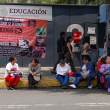 Con una asistencia menor a la registrada antes del Mundial, integrantes de la CNTE bloquearon Avenida Universidad frente a las oficinas de la SEP. (Foto: Cuartoscuro)