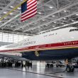 Trump desvela el nuevo Air Force One, un Boeing de lujo con los colores de la bandera. (foto EFE)