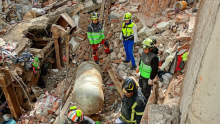 Bomberos y personal de Protección Civil rescataron a una mujer de 63 años tras el colapso parcial de un inmueble en la colonia Hipódromo.(Foto: SGIRPC)