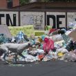 Con una generación diaria de 12 mil 404 toneladas de residuos y sin rellenos sanitarios propios, la Ciudad de México enfrenta una crisis de gestión de desechos que pone a prueba su nuevo modelo de reciclaje Con una generación diaria de 12 mil 404 toneladas de residuos y sin rellenos sanitarios propios, la Ciudad de México enfrenta una crisis de gestión de desechos que pone a prueba su nuevo modelo de reciclaje