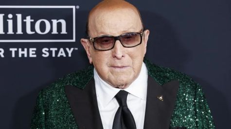 Fallece el productor Clive Davis