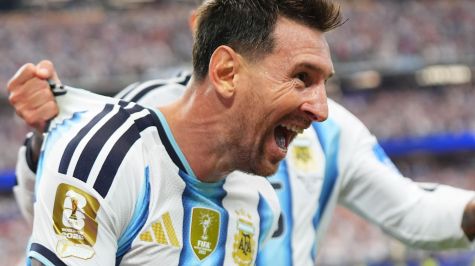 Messi hace historia: doblete, récord mundialista y triunfo de Argentina: EFE