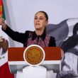 En su “mañanera”, la mandataria señaló que la ciudadanía rechaza la práctica de que familiares directos —como esposos, hijos o hermanos— sustituyan a funcionarios en sus cargos (Foto: Cuartoscuro) En su “mañanera”, la mandataria señaló que la ciudadanía rechaza la práctica de que familiares directos —como esposos, hijos o hermanos— sustituyan a funcionarios en sus cargos (Foto: Cuartoscuro)