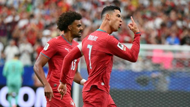 Cristiano Ronaldo celebra la anotación del primer gol. EFE