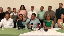 El dirigente estatal del PVEM y actual senador, Virgilio Mendoza, informó en conferencia de prensa que decidió no integrarse al proceso interno de Morena para definir candidaturas (Foto: Especial)