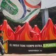 'El juego tiene tiempo extra, el planeta no' Greenpeace México protesta en el AICM por crisis climática. (Cuartoscuro)