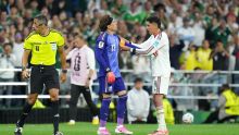 Guillermo Ochoa es homenajeado en el duelo ante Chequia. MexSport