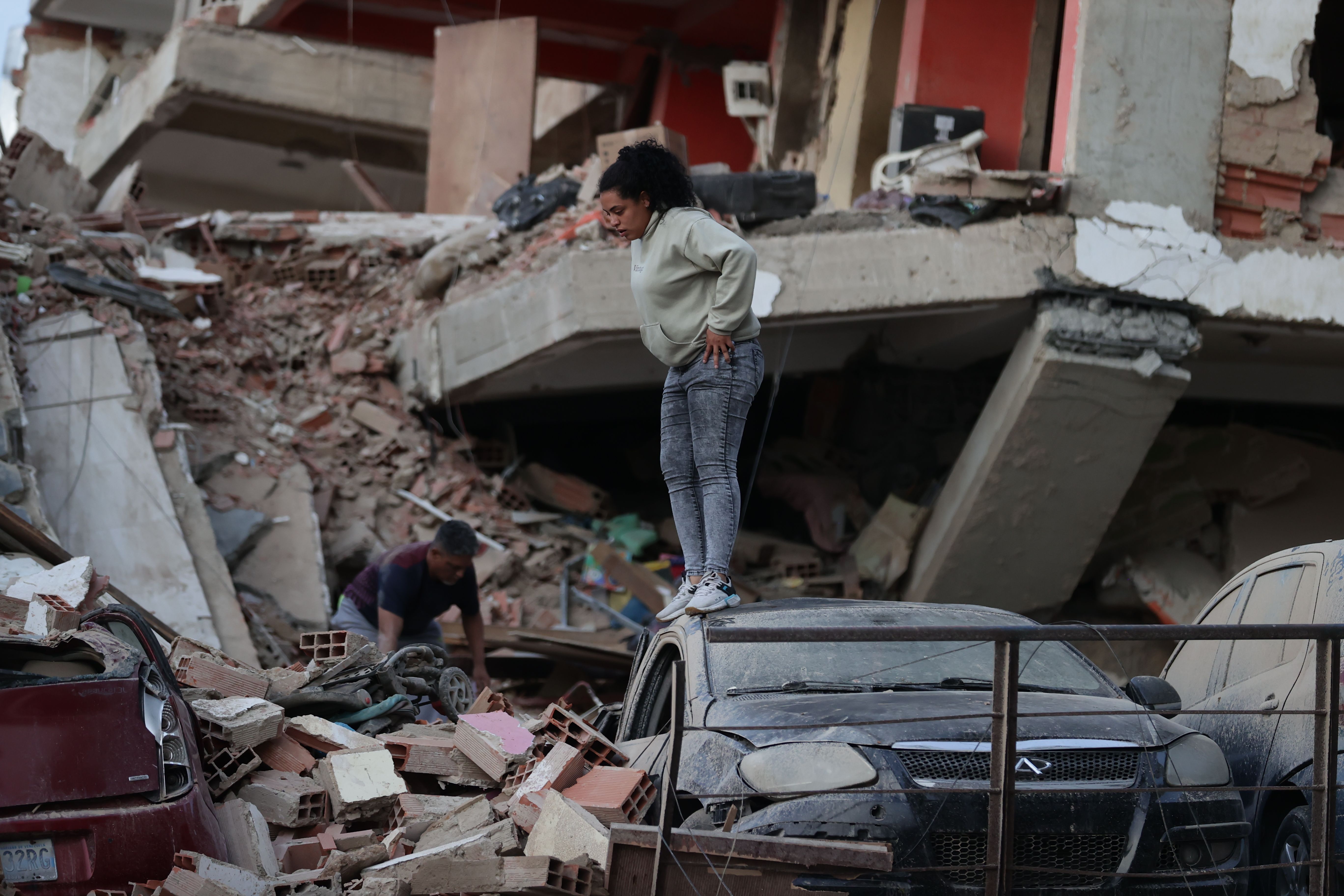 Decenas de edificios y viviendas colapsadas dejaron los terremotos de 7.2 y 7.5 en La Guaira, Venezuela