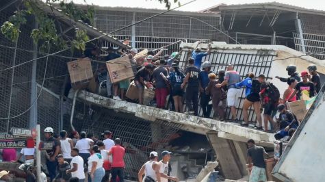 Los saqueos en comercios destruidos se dejaron sentir en la región de Catia La Mar.