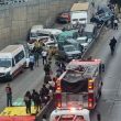 Los reportes iniciales indican que la unidad de carga colisionó contra al menos 34 vehículos, aunque las cifras exactas están en proceso de confirmación por parte de las autoridades locales (Foto: Especial)