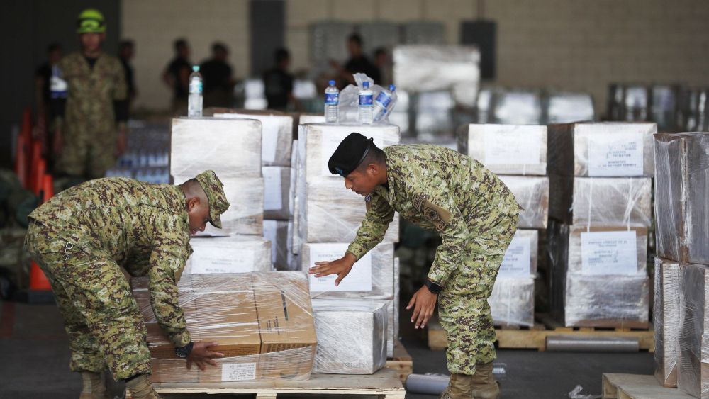 El Salvador envió personal médico y perros de rescate a Venezuela. Foto EFE