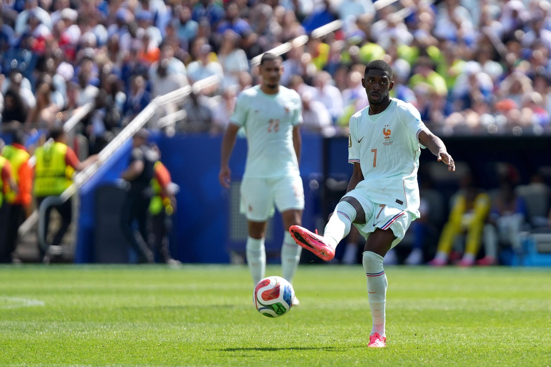 Dembelé puso el primer gol en el duelo ante Noruega. EFE