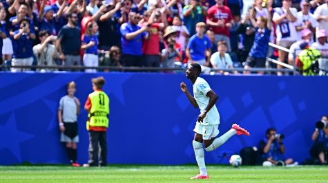 Dembelé festeja su triplete ante Noruega. MexSport