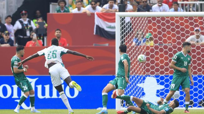 Pape Gueye marca doblete en la goleada senegalesa. EFE