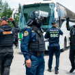 Los familiares de los 43 normalistas desaparecidos llegaron a la Ciudad de México tras una revisión preventiva y se dirigieron escoltados al Ángel de la Independencia para su movilización mensual. (Foto: Cuartoscuro)