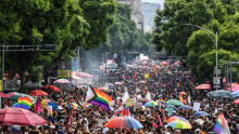 La SECGOB anunció un operativo especial para la Marcha del Orgullo en la CDMX, con 120 servidores públicos encargados de inhibir la venta de alcohol y acompañar la movilización. (Foto: Cuartoscuro/Archivo)