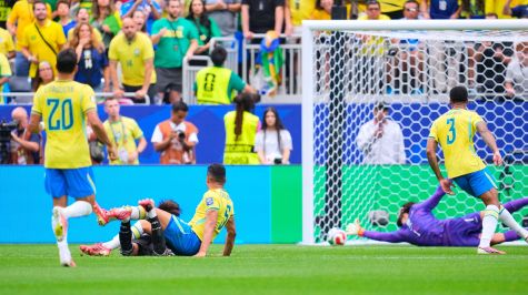Japón sorprende a Brasil con el primer tanto del partido. MexSport