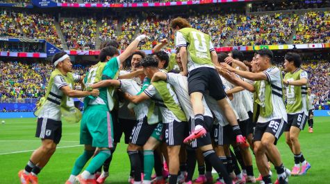 Banca festeja la anotación del primer gol del partido. MexSport