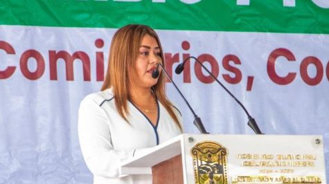 Sujetos armados atacan vehículo de la alcaldesa de José Joaquín de Herrera, Guerrero. (Micaela Manzano Facebook)