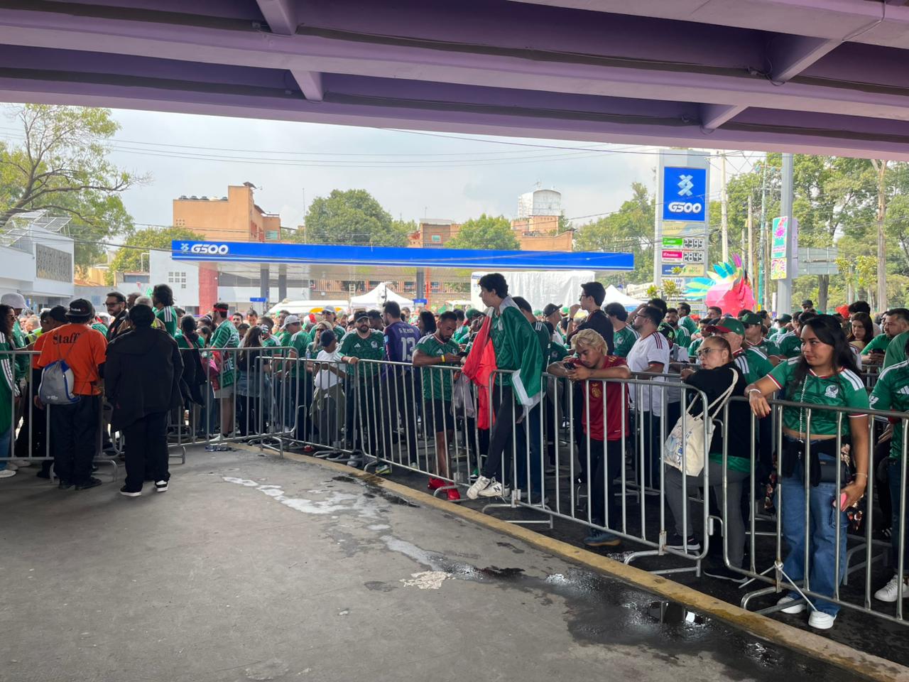 México vs Ecuador: afición llega al estadio por pase a octavos