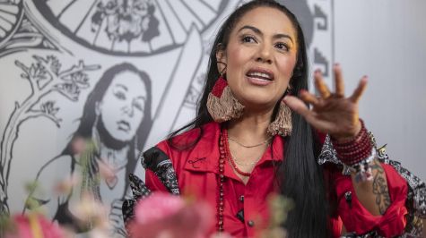 La cantante mexicano-estadounidense Lila Downs habla durante una entrevista con EFE en Ciudad de México (México). Imagen de archivo. EFE/ Isaac Esquivel