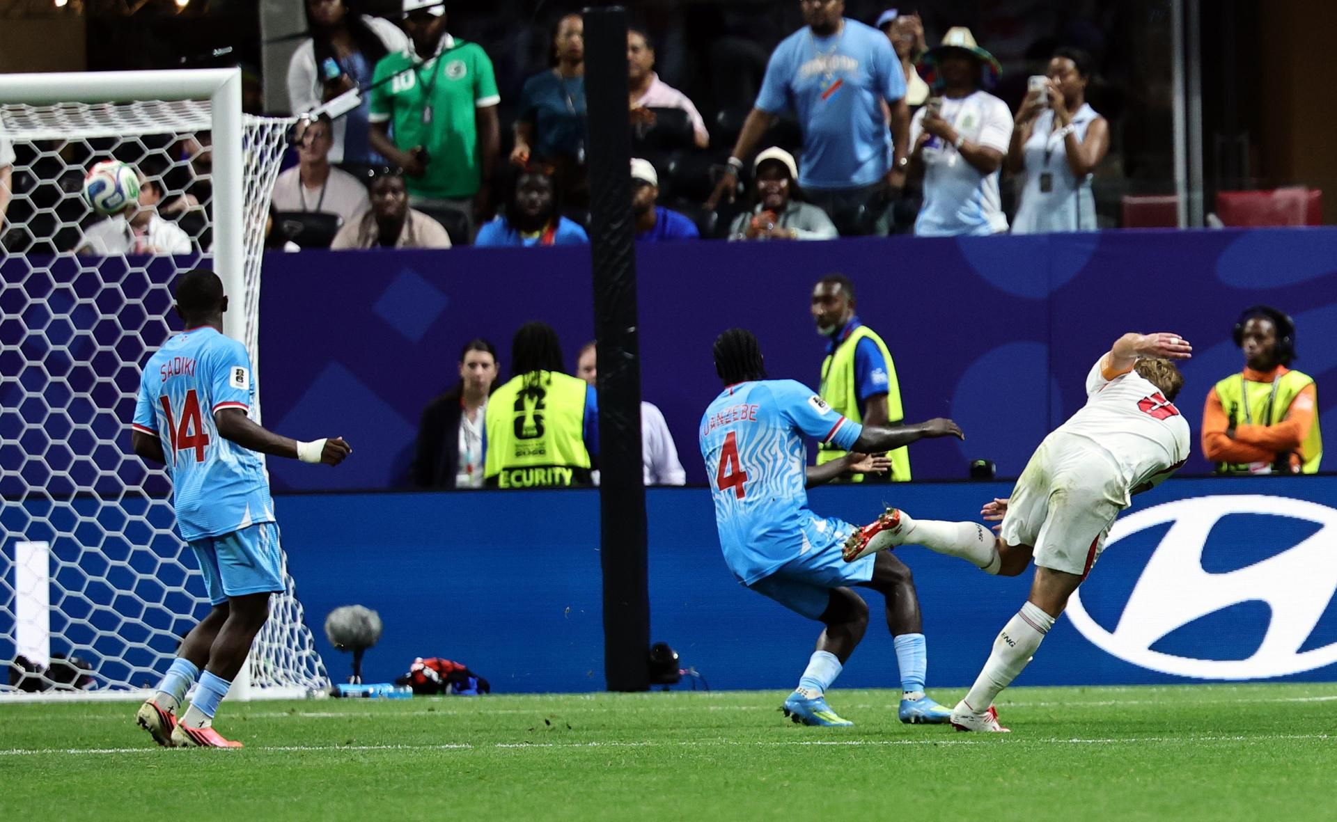 Harry Kane marca el segundo gol ante RD Congo al 85'. EFE