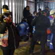 La cifra de víctimas mortales tras los festejos por la clasificación de México a octavos de final aumentó a cuatro. La Secretaría de Salud confirmó el fallecimiento de un aficionado que fue trasladado de emergencia al Hospital Rubén Leñero. (Foto Cuartoscuro)