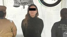 Detiene la FGR a Gilda Susana “N”, hermana de Emilio Lozoya, en el AICM. (FGR)