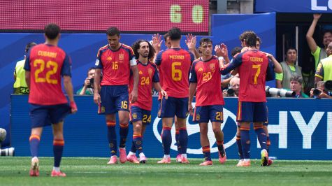 España fresteja pase a octavos de final de la Copa del Mundo. MexSport