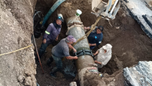 Personal de SEGIAGUA mantiene trabajos de reparación en la avenida 510, en la alcaldía Gustavo A. Madero, tras una falla geológica que dañó dos tuberías. (Foto:  qSEGIAGUA)