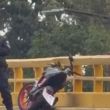 De acuerdo con los primeros reportes, el conductor de la moto transitaba en la colonia Deportivo Pensil, alcaldía Miguel Hidalgo, con dirección a Naucalpan cuando perdió el control de su unidad (Foto: N+) De acuerdo con los primeros reportes, el conductor de la moto transitaba en la colonia Deportivo Pensil, alcaldía Miguel Hidalgo, con dirección a Naucalpan cuando perdió el control de su unidad (Foto: N+)