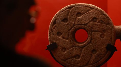 La exhibición, alojada en el Museo del Templo Mayor, en la Ciudad de México, reúne más de 100 piezas arqueológicas y etnográficas, incluyendo descubrimientos de excavaciones recientes (Foto: EFE)