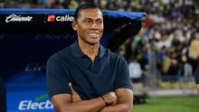 Cruz Azul renueva a Joel Huiqui como técnico por dos años