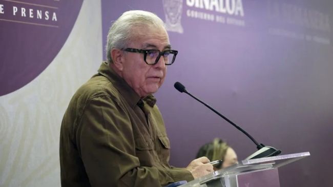En un mensaje dirigido a la opinión pública y publicado vía redes sociales, el mandatario afirmó que su decisión de solicitar licencia fue impulsada por la convicción de quedar sin la protección del fuero constitucional (Foto: EFE)
