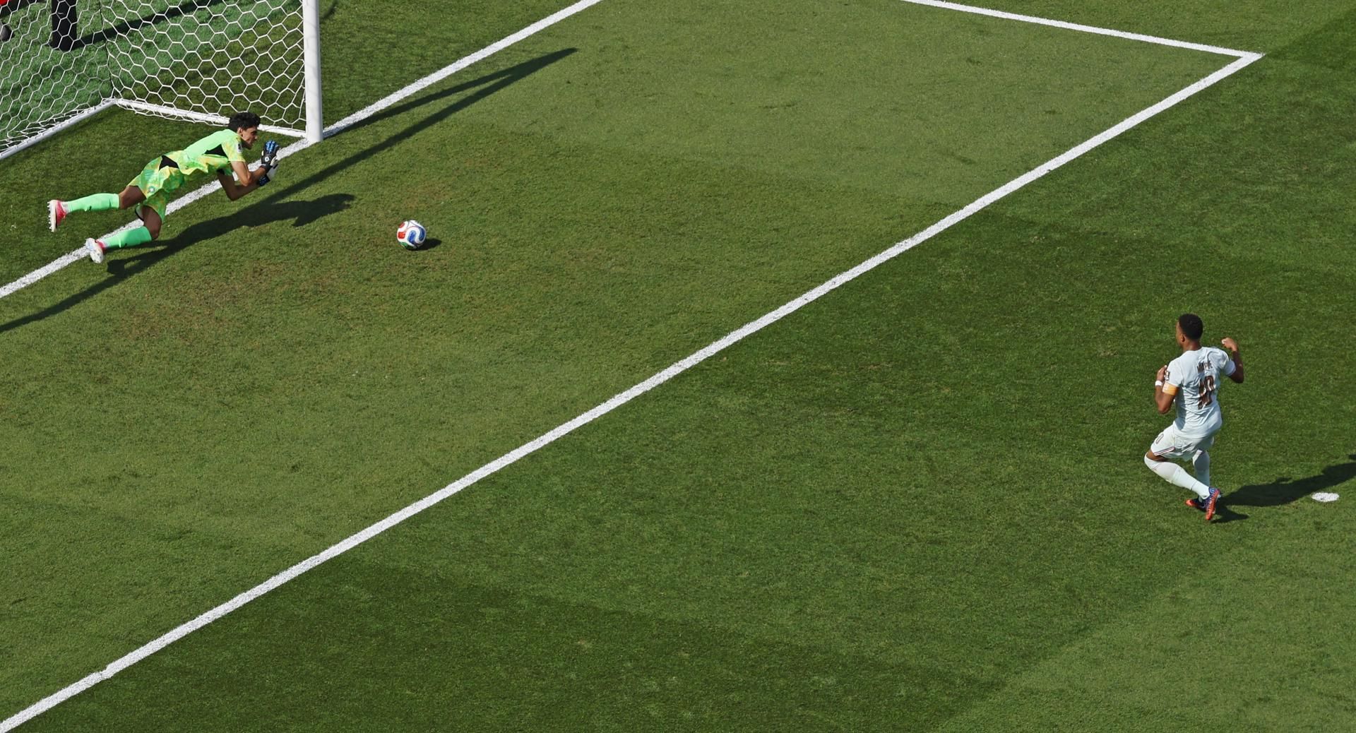 Kylian Mbappé falla penal ante Marruecos. EFE