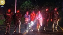Elementos del Agrupamiento Fuerza de Tarea “Zorros” de la Secretaría de Seguridad Ciudadana (SSC) rescataron a tres mujeres que se habían extraviado en el área de Los Dinamos (Foto: Especial)