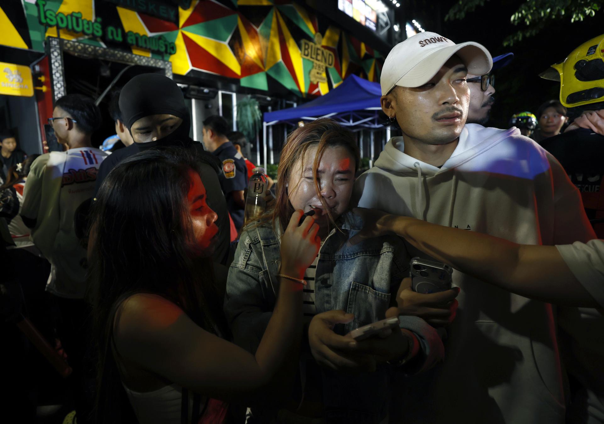 La cervecería Na Lat Phrao, situada en el norte de la bulliciosa capital de Tailandia, albergaba a unas 200 personas cuando el fuego se originó en su interior