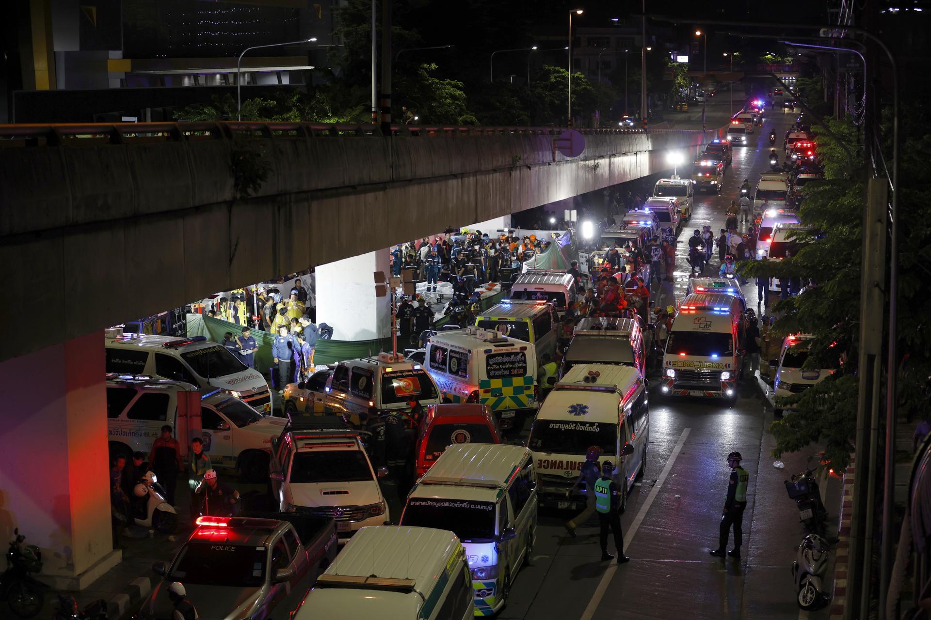 Las llamas sorprendieron a la clientela del Na Lat Phrao a altas horas del domingo