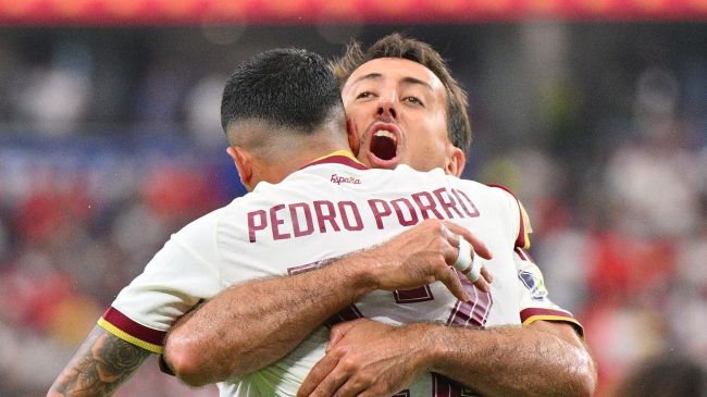 Festejan segundo gol de España en la semifinal ante Francia. EFE