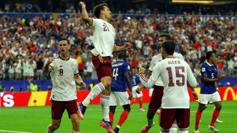 España festeja primer gol ante Francia. EFE