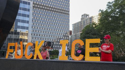 "Justicia para Lorenzo, Joan y todas las víctimas del ICE", decía una gran pancarta