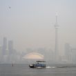 La ciudad de Toronto se encuentra asfixiada por el humo generado por más de 100 incendios forestales (EFE)