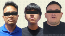 La Fiscalía CDMX detuvo a tres presuntos integrantes del grupo delictivo "Don Pollo" durante dos cateos en Iztapalapa, donde aseguró armas, granadas, cartuchos y presunta droga. (Foto: FGJCDMX)