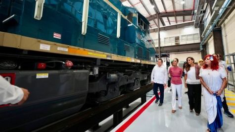 Llegan las primeras 12 locomotoras del Tren Maya de carga; Sheinbaum supervisa obras con gobernadores del sureste
