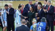 58572Lionel Messi (ci) de Argentina saluda a la presidenta de México, Claudia Sheinbaum (cd) este domingo, durante la premiación del Mundial de la FIFA 2026 en el estadio MetLife en Nueva Jersey (Estados Unidos). EFE/ Octavio Guzman