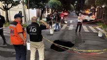 Por la madrugada de este miércoles, los trabajos de reparación enfrentaron una complicación adicional cuando se registró la fractura de un tubo de gas natural (Foto: Especial)