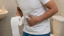 Salud inspeccionará establecimientos en Quintana Roo tras alerta del Reino Unido por casos de ciclosporiasis. (imagen generada con IA)