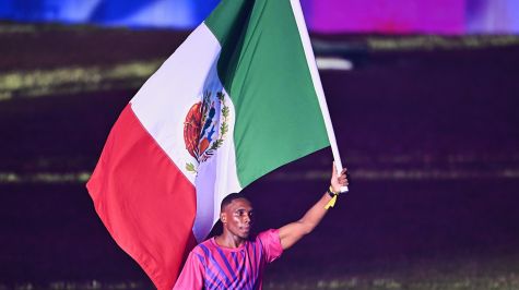 La delegación mexicana desfilando en el Estadio Olímpico Félix Sánchez 